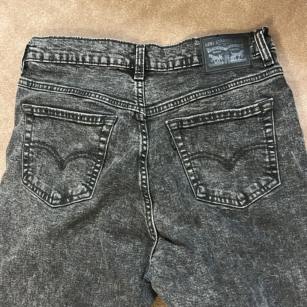 Levi’s Jean - Picture 4 of 4
